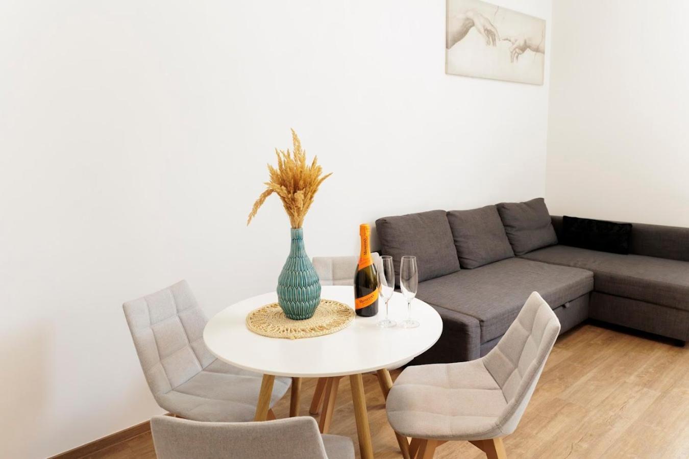 דירות ברטיסלאבה Boutique Flat In Old Town מראה חיצוני תמונה